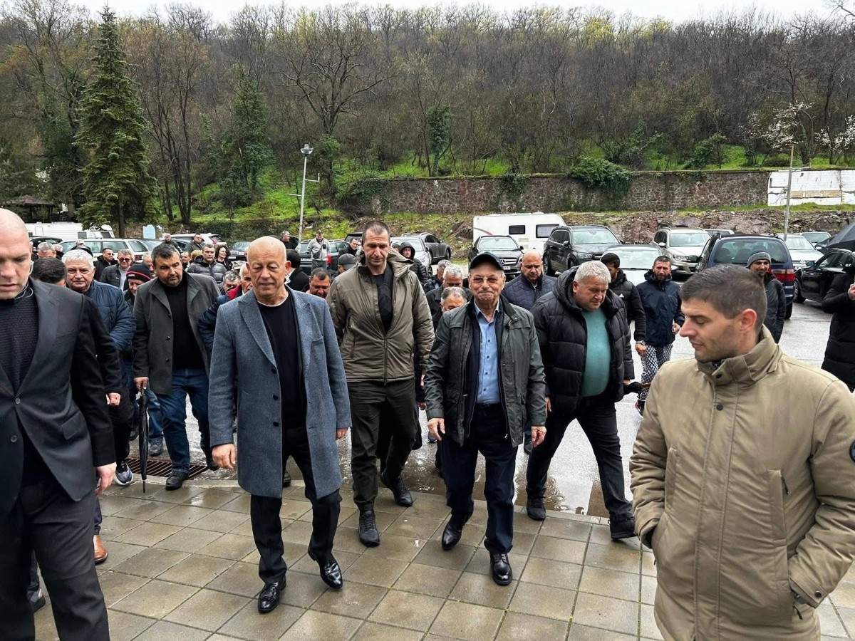 LİDER KONUŞMAZ, YOL GÖSTERİR!
